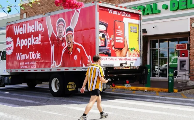 Mobile Billboard Advertising – Comprehensive Guide on What It Is and How It Works