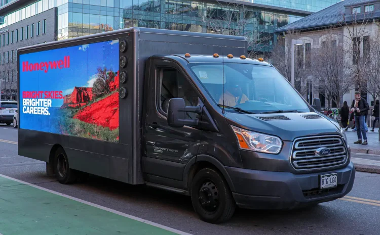 Billboard Ad Techniques to Engage and Captivate Audiences